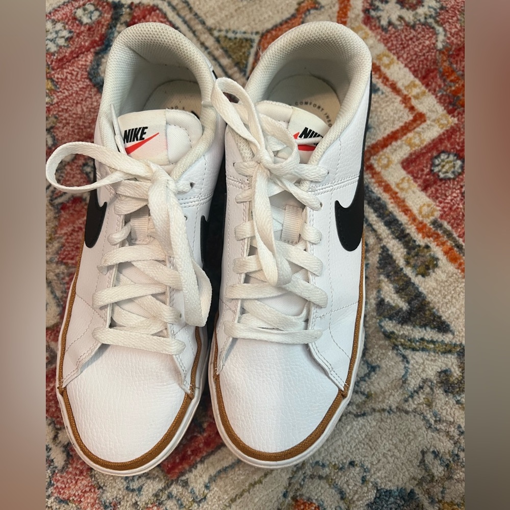 Nike low top size nine!!